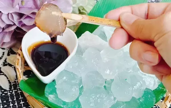 「スーパーのわらび餅、そのまま食べるのはもったいない！　プルッとおいしくなる裏技」の画像
