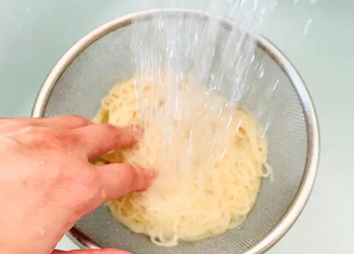 めんつゆの代わりに『大さじ2杯』と水を混ぜるだけ 「そうめんがすすむ」「ほんのり甘い」