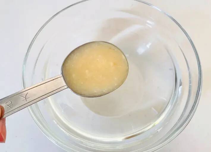 めんつゆの代わりに『大さじ2杯』と水を混ぜるだけ 「そうめんがすすむ」「ほんのり甘い」