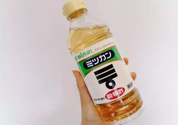 「夏の生ゴミのニオイ対策！　警視庁が教える『キッチンペーパー』をゴミ箱の底に仕込む裏ワザ」の画像