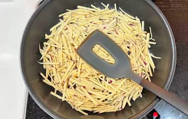 「食べた家族が「また作ってね！」　サツマイモを千切りにして…？【旬レシピ】」の画像