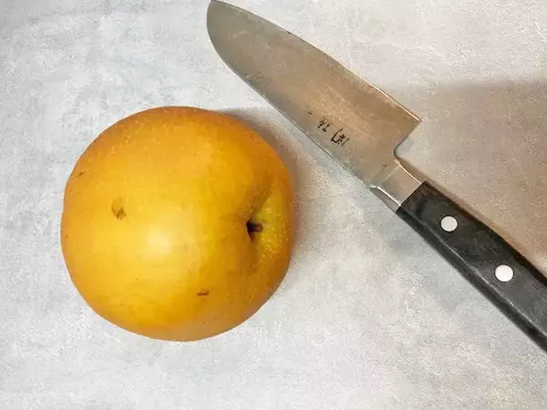 梨の皮むき、まだ包丁でやってる？　簡単でよりおいしく食べられる方法に「目からウロコ」