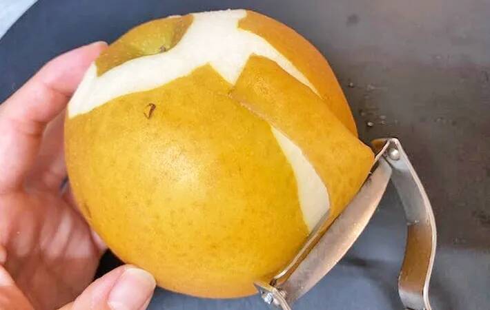 梨の皮むき、まだ包丁でやってる？　簡単でよりおいしく食べられる方法に「目からウロコ」