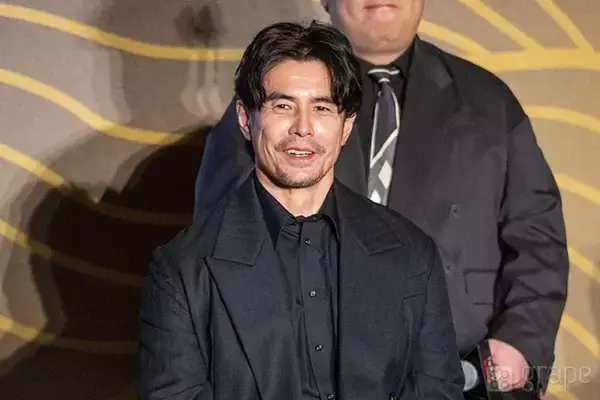 「【全文レポート】岡田准一、まぶた切れても撮影続行！　『イクサガミ』の舞台裏がすごすぎた…！」の画像