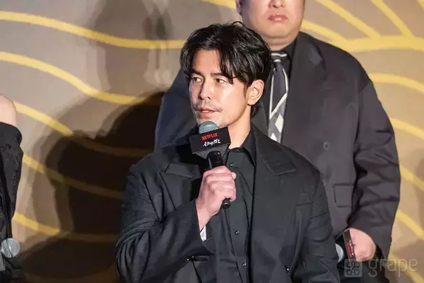 「【全文レポート】岡田准一、まぶた切れても撮影続行！　『イクサガミ』の舞台裏がすごすぎた…！」の画像