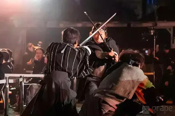 「【全文レポート】岡田准一、まぶた切れても撮影続行！　『イクサガミ』の舞台裏がすごすぎた…！」の画像