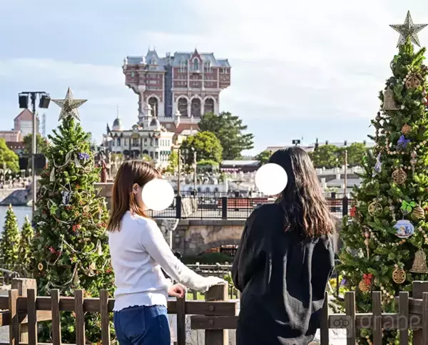「【ディズニー】クリスマスの写真スポット！　カメラマン直伝の撮り方とは？」の画像