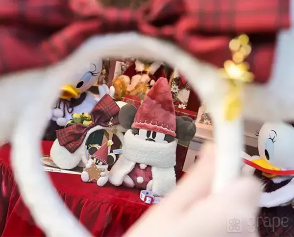 「【ディズニー】クリスマスの写真スポット！　カメラマン直伝の撮り方とは？」の画像