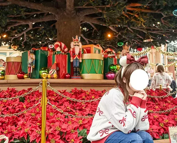 「【ディズニー】クリスマスの写真スポット！　カメラマン直伝の撮り方とは？」の画像