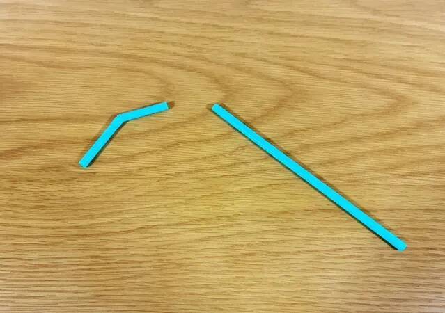 ストローにネックレスを通すと…　絡まらない収納ワザに「その手があったか」「大活躍してる」