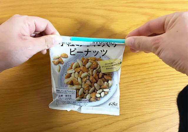 ストローにネックレスを通すと…　絡まらない収納ワザに「その手があったか」「大活躍してる」