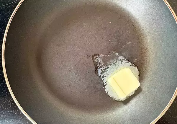 「目玉焼き、そのまま食べてない？　卵2個がごちそうに化ける『絶品どんぶり』」の画像