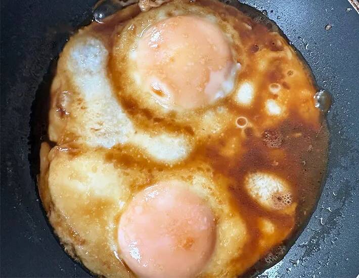 目玉焼き、そのまま食べてない？　卵2個がごちそうに化ける『絶品どんぶり』