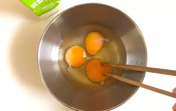 「「息子が感動」　ふるふるの玉子焼き、大さじ3杯加えたのは？【玉子焼きレシピ】」の画像