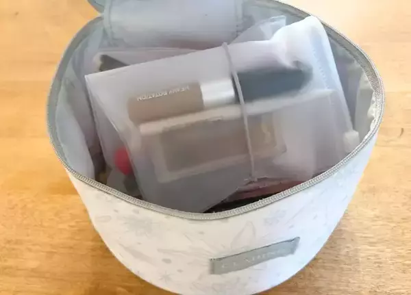 「ダイソーで買った『仕分けポーチ』の活用法5選　「バッグの中で散らばらない」」の画像