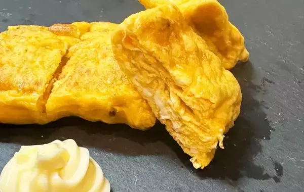 「砂糖も出汁も使いません！　夫が喜んだ玉子焼き、味付けに使ったのは…【脱マンネリレシピ】」の画像