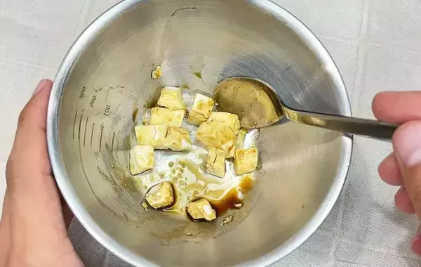 「まさに『悪魔的』なレシピ…　明太子×クリームチーズの背徳おにぎりが？「カルボナーラみたい」」の画像