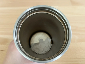 水筒の茶渋、卵の殻で落ちる？　実際に試した結果がこちら