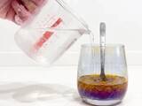 「インスタントコーヒー『1g』を水に溶かして…　完成したものに「麦茶にそっくり」」の画像1