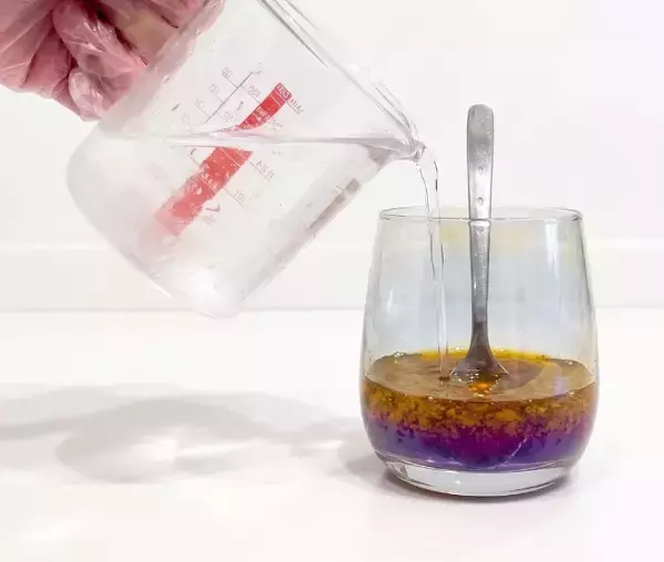 「インスタントコーヒー『1g』を水に溶かして…　完成したものに「麦茶にそっくり」」の画像