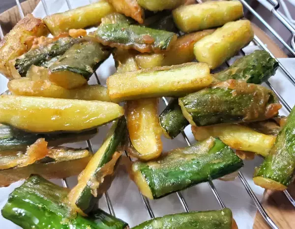 「キュウリ2本あったら作って！　無限に食べられる“簡単おかず”レシピ」の画像
