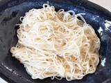 「まだめんつゆで食べてる？　そうめんの思わぬ食べ方に「こっちのが好き」「早くやればよかった」【10分レシピ】」の画像1