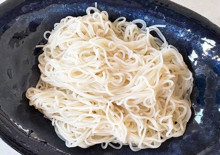 まだめんつゆで食べてる？　そうめんの思わぬ食べ方に「こっちのが好き」「早くやればよかった」【10分レシピ】