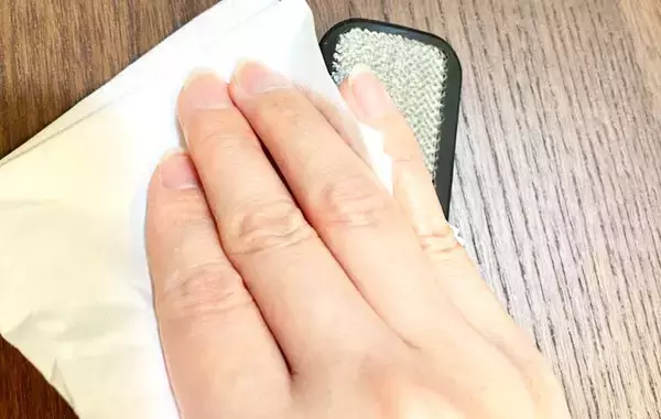 「キャンドゥのホコリ取り　柄の部分に別の機能があって…？」の画像