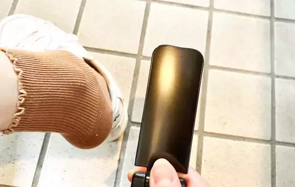 「キャンドゥのホコリ取り　柄の部分に別の機能があって…？」の画像