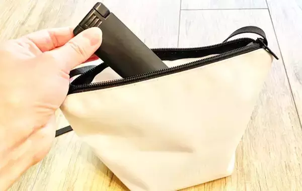 「キャンドゥのホコリ取り　柄の部分に別の機能があって…？」の画像