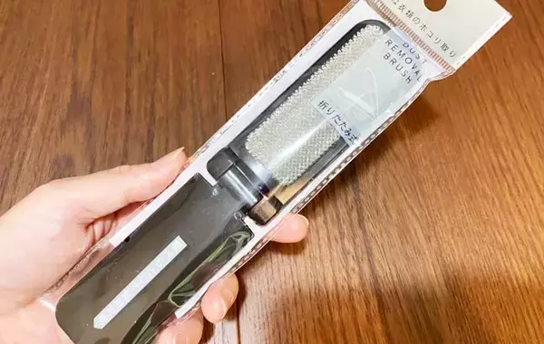 「キャンドゥのホコリ取り　柄の部分に別の機能があって…？」の画像