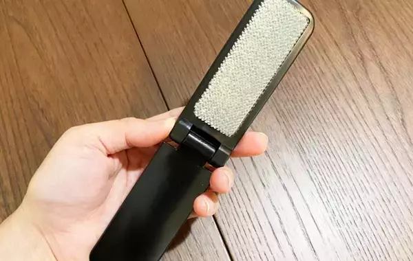 「キャンドゥのホコリ取り　柄の部分に別の機能があって…？」の画像