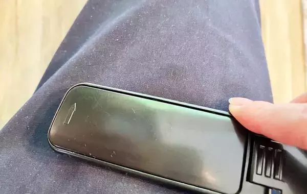 「キャンドゥのホコリ取り　柄の部分に別の機能があって…？」の画像