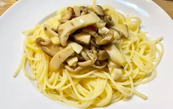 「キノコが余ったらやってみて！　めちゃくちゃ使いやすいアレンジレシピ」の画像