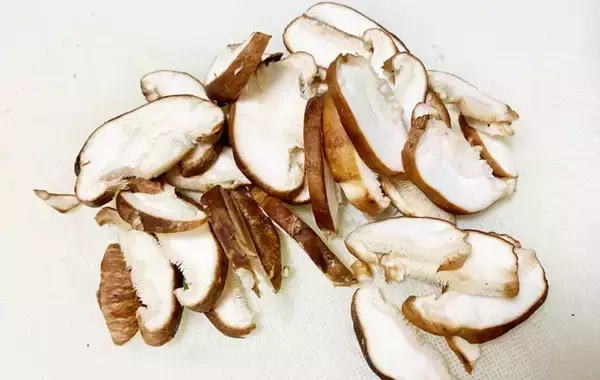 「キノコが余ったらやってみて！　めちゃくちゃ使いやすいアレンジレシピ」の画像