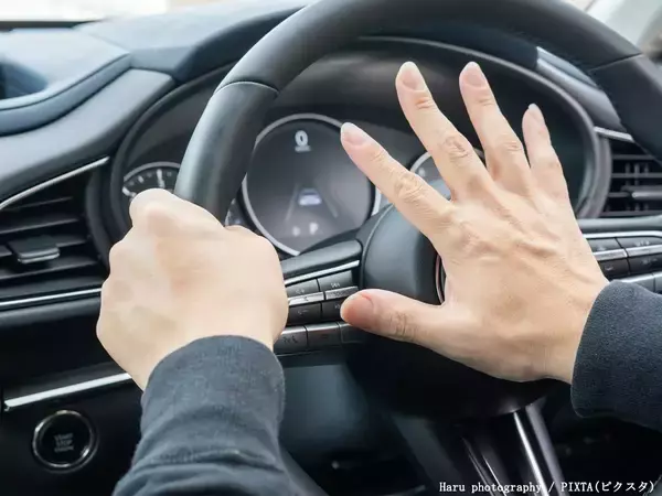 クラクションはNG！　信号が変わっても進まない車、気づかせるためにはどうするべき？
