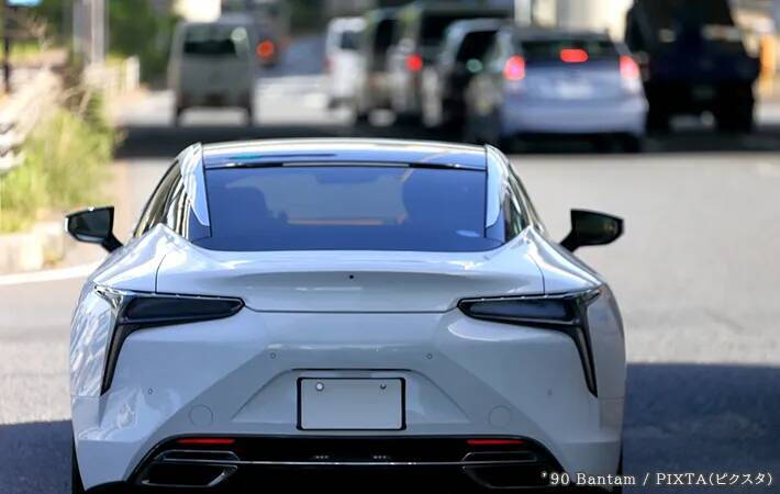 クラクションはNG！　信号が変わっても進まない車、気づかせるためにはどうするべき？