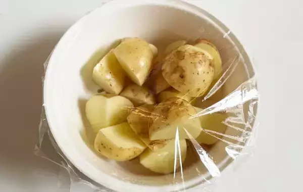 「新ジャガ、フードスペシャリストはこう食べる！　ひき肉と炒めたら「家族にヒット」」の画像