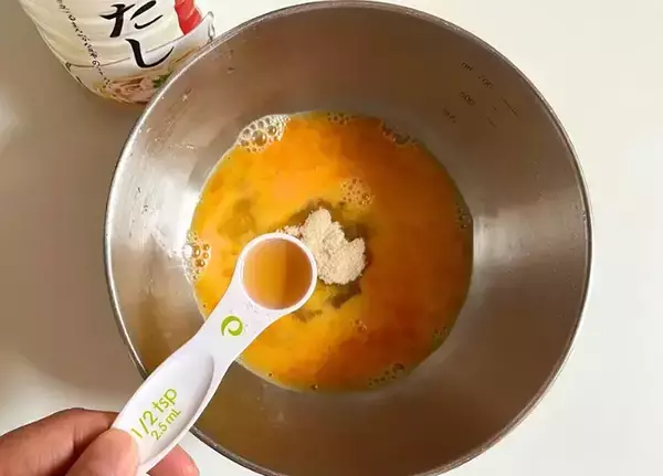 「玉子焼きに白だしと『3個』入れてみて！　大人も喜ぶ具材に「濃厚でたまらない」」の画像