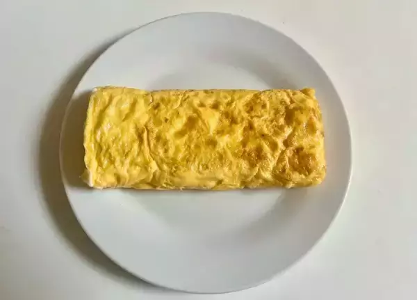 「玉子焼きに白だしと『3個』入れてみて！　大人も喜ぶ具材に「濃厚でたまらない」」の画像