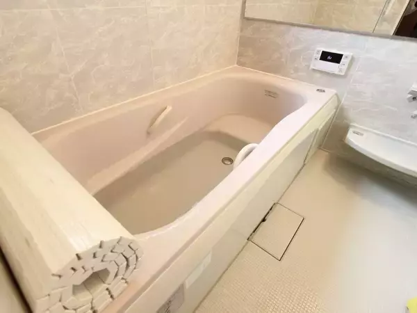 床をゴシゴシしても落ちないなら？　掃除法に「すぐ真似する」「助かる」