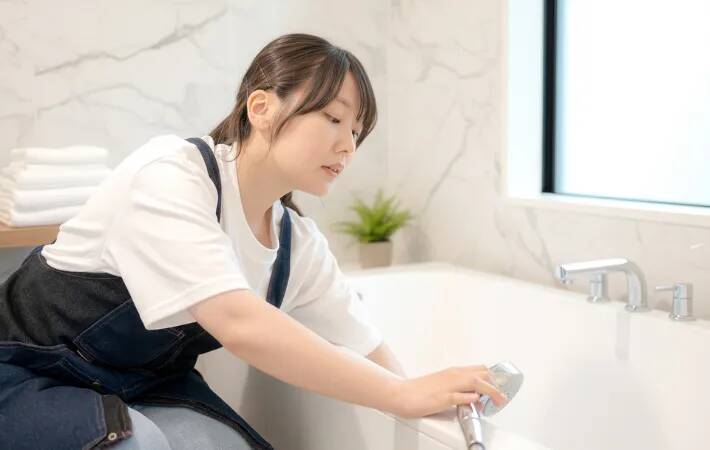 床をゴシゴシしても落ちないなら？　掃除法に「すぐ真似する」「助かる」