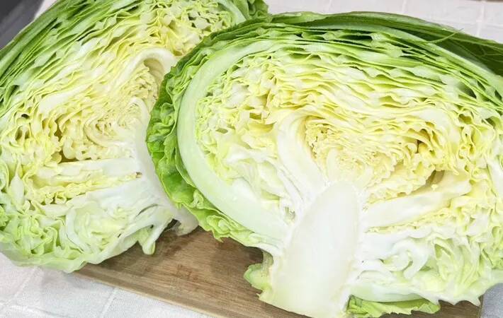 ダイソーのアイテムを刺して…？　キャベツを7日間、観察した結果が…