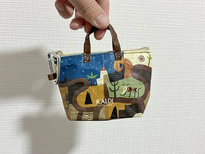 ミニバッグが小物入れに大変身！　カルディの『484円アイテム』で作る収納術【3選】