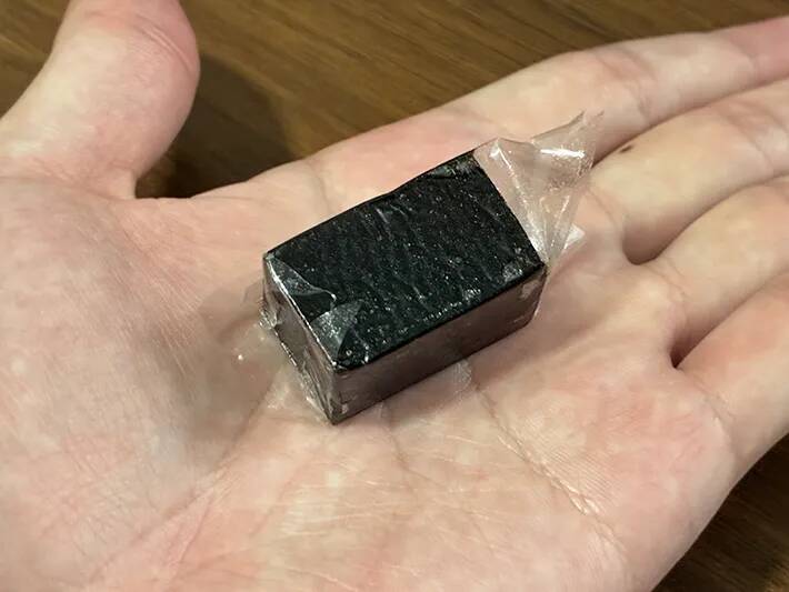 ミニバッグが小物入れに大変身！　カルディの『484円アイテム』で作る収納術【3選】