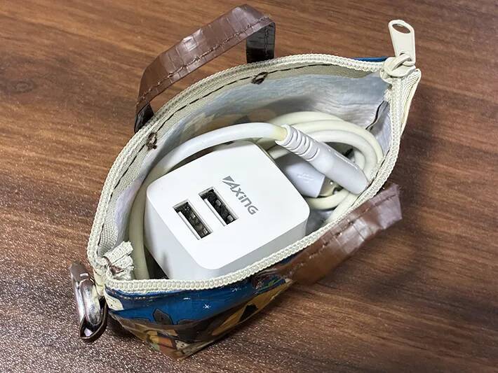 ミニバッグが小物入れに大変身！　カルディの『484円アイテム』で作る収納術【3選】