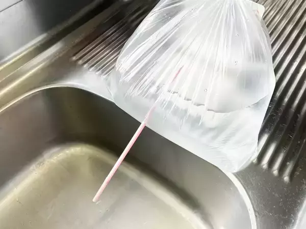 ビニール袋とストローでできる『節水対策』　災害時に助かる自衛隊の裏ワザが、こちら