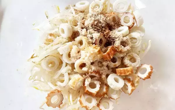 「ちくわを輪切りにして…？　企業が教える『簡単おかず』に「次は倍量で作る」」の画像