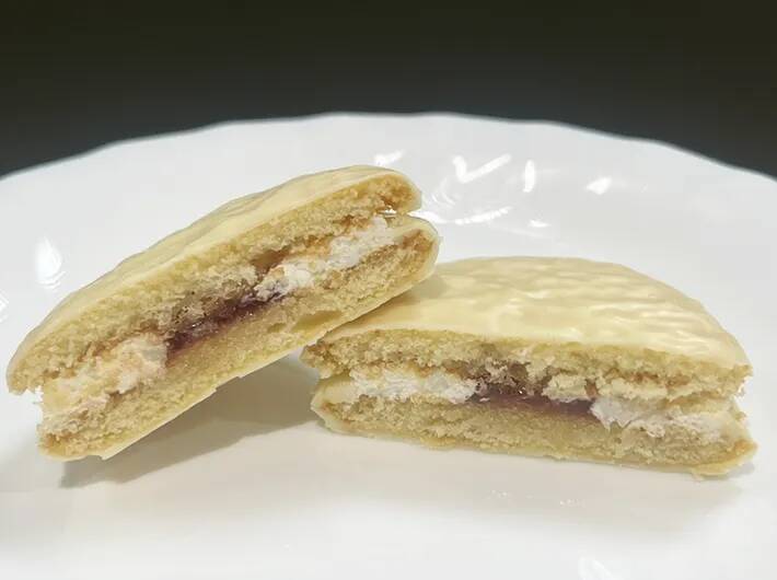 スーパーで買えるのにケーキ級！　職場に差し入れたら“秒で消えた”ロッテの新作チョコパイ