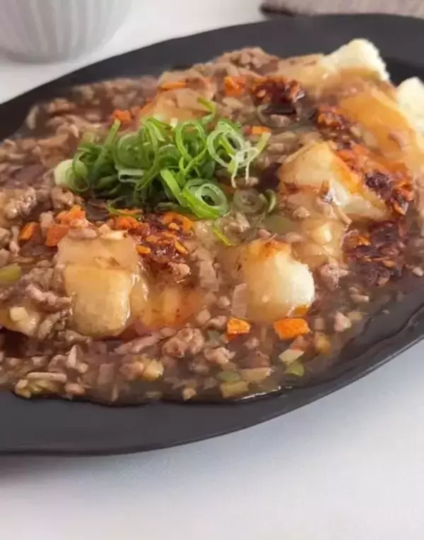 「切り餅を『さいの目』にして焼くと？　完成した料理に「メイン級だ」「食感が新しい」」の画像